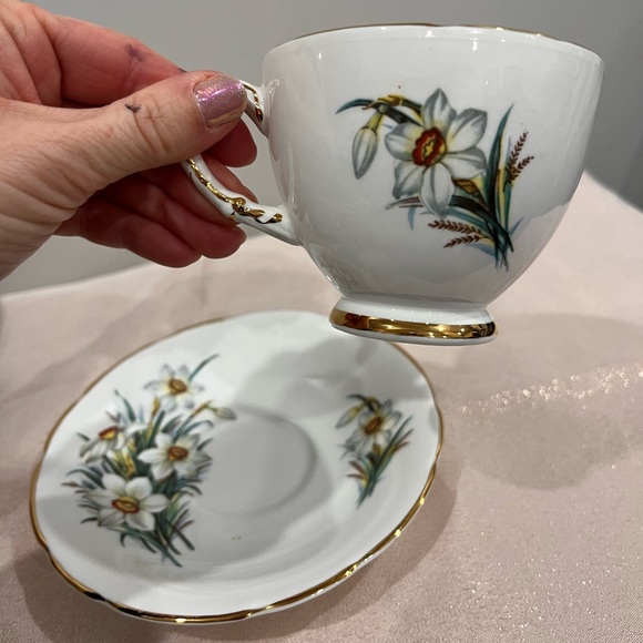 Vintage Delphine Tea cup and Saucer - Picture 10 of 10